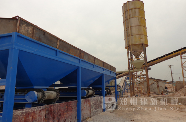 湖南長沙300噸穩(wěn)定土拌和站現(xiàn)場(chǎng)案例
